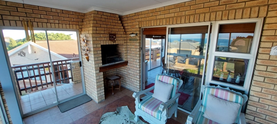 5 Bedroom Property for Sale in Wavecrest Eastern Cape
